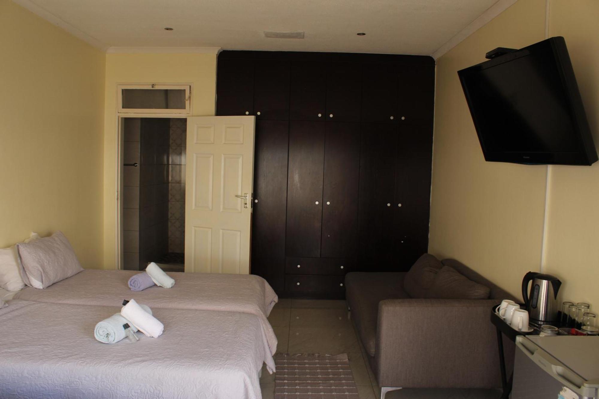 Esperanca Guesthouse Windhoek Ngoại thất bức ảnh