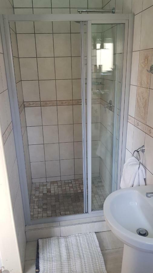 Esperanca Guesthouse Windhoek Ngoại thất bức ảnh