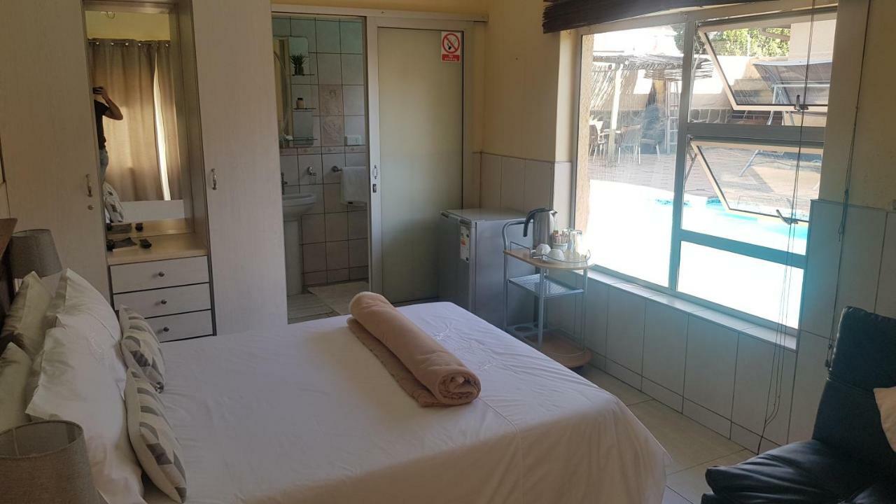 Esperanca Guesthouse Windhoek Ngoại thất bức ảnh